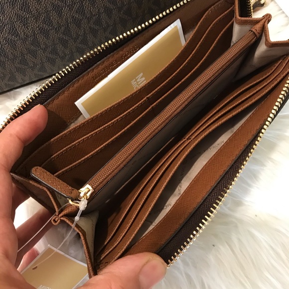 Last set✨Michael Kors large crossbody & wallet set - Picture 3 of 8